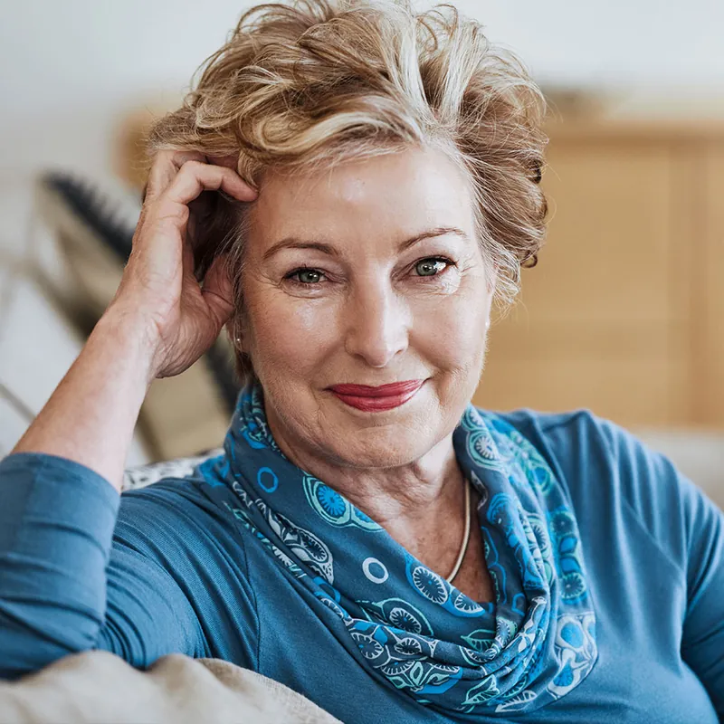 Frau im besten Alter mit Permanent Make-Up